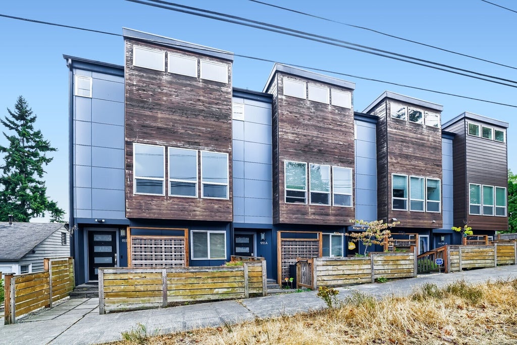 Photo of 911 N 104th Street #B, Seattle, WA 98133 (MLS # 2574898)