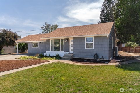 Photo of 335 Whitebirch Place, Wenatchee, WA 98801 (MLS # 2550069)