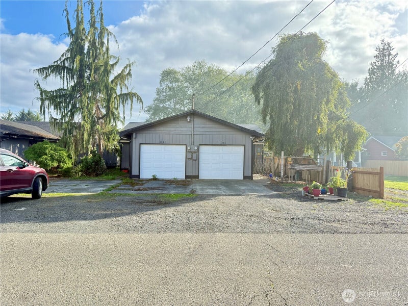 1011 Macfarlane