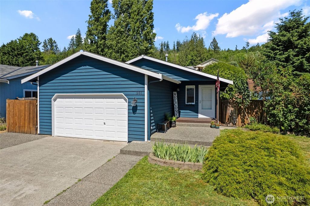 Photo of 201 N Bogart Ave, Granite Falls, WA 98252 (MLS # 2391109)