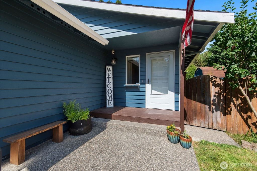 Photo of 201 N Bogart Ave, Granite Falls, WA 98252 (MLS # 2391109)