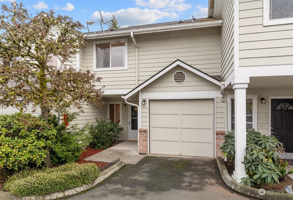 Photo of 5004 168th Street SW #B, Lynnwood, WA 98037 (MLS # 2320160)