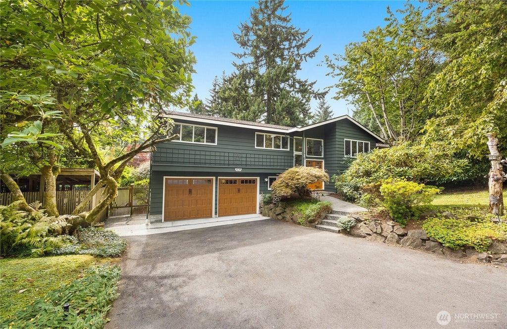 Photo of 6039 NE 202nd Street, Kenmore, WA 98028 (MLS # 2580521)
