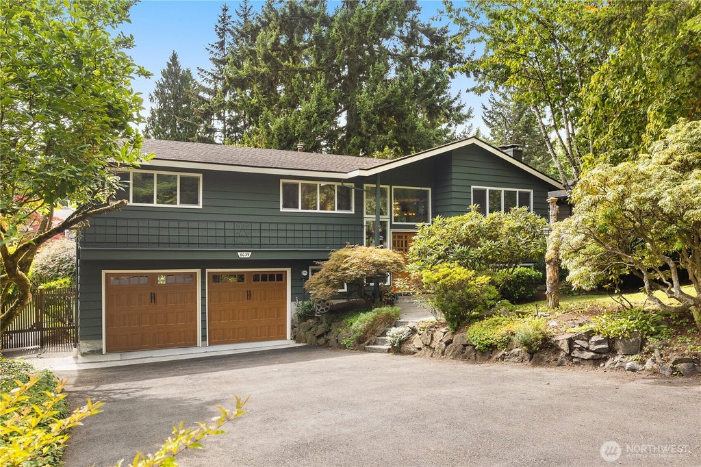 Photo of 6039 NE 202nd Street, Kenmore, WA 98028 (MLS # 2580521)