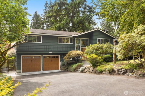 Photo of 6039 NE 202nd Street, Kenmore, WA 98028 (MLS # 2580521)