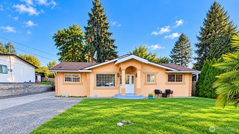 Photo of 15049 SE 113th St ST, Renton, WA 98059 (MLS # 2591311)