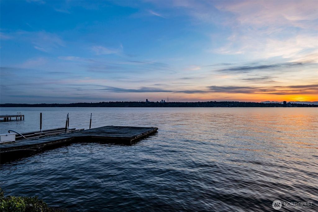 Photo of 1811 73rd Avenue NE, Medina, WA 98039 (MLS # 2365712)