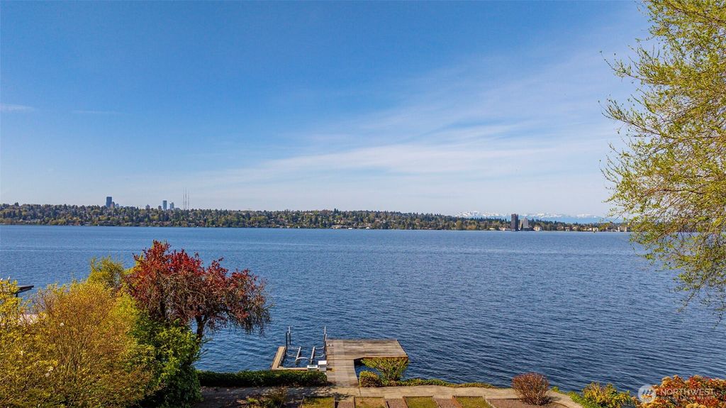 Photo of 1811 73rd Avenue NE, Medina, WA 98039 (MLS # 2365712)