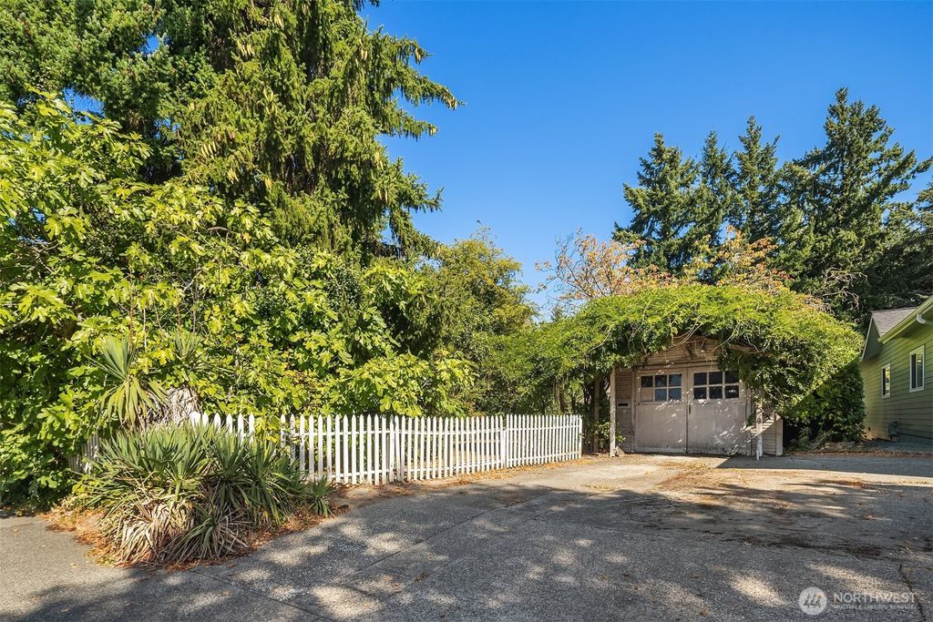 Photo of 5202 35th Avenue SW, Seattle, WA 98126 (MLS # 2435475)