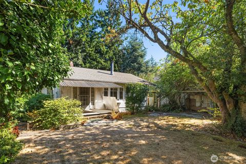 Photo of 5202 35th Avenue SW, Seattle, WA 98126 (MLS # 2435475)