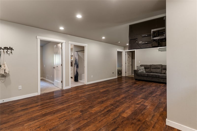7943 Apache Drive