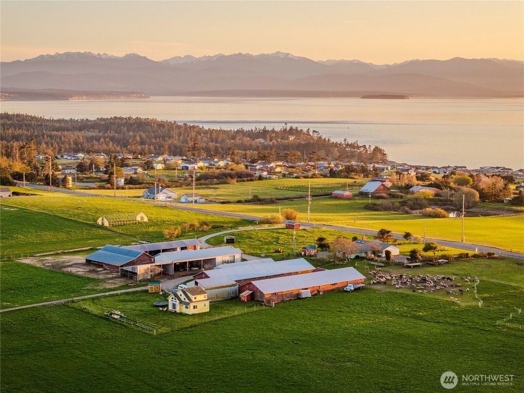 Photo of 886 West Beach Road Rd, Coupeville, WA 98239 (MLS # 2506025)