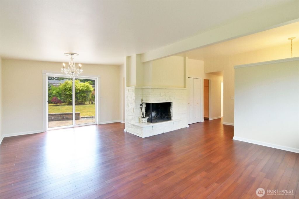 Photo of 17204 11th Avenue NE, Shoreline, WA 98155 (MLS # 2394003)