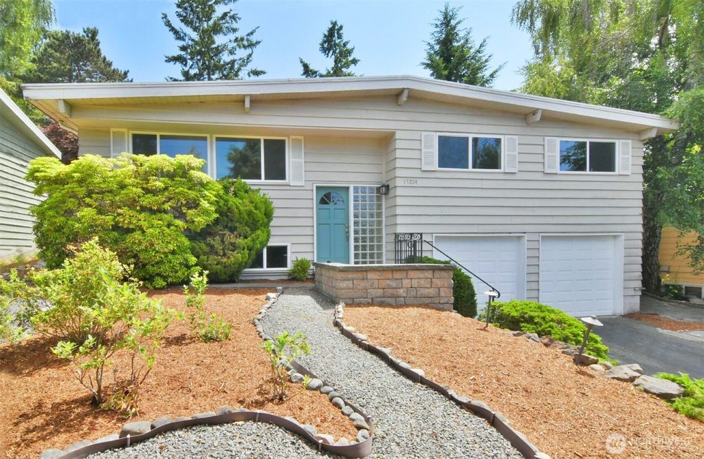 Photo of 17204 11th Avenue NE, Shoreline, WA 98155 (MLS # 2394003)