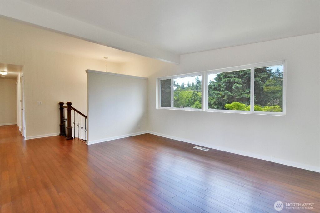 Photo of 17204 11th Avenue NE, Shoreline, WA 98155 (MLS # 2394003)