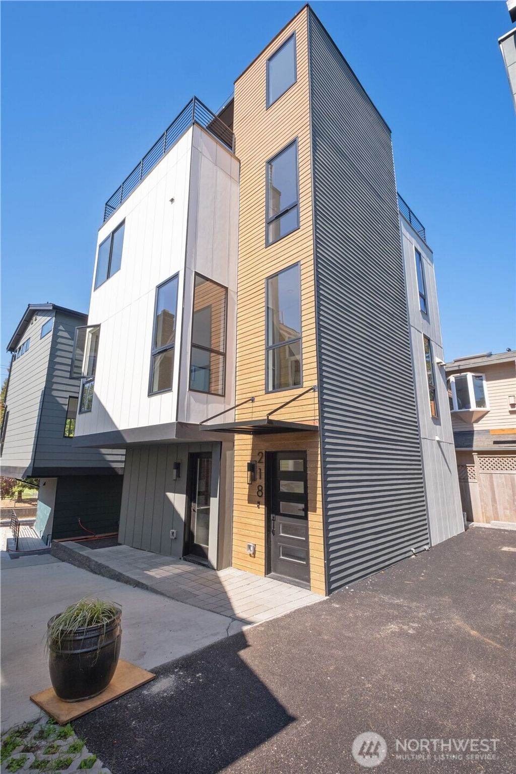 Photo of 218 21st Avenue E, Seattle, WA 98112 (MLS # 2435862)