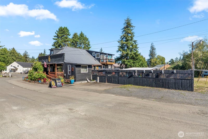 8 Fairgrounds Road