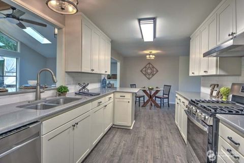 Photo of 725 W Wyandotte Avenue, Shelton, WA 98584 (MLS # 2420183)