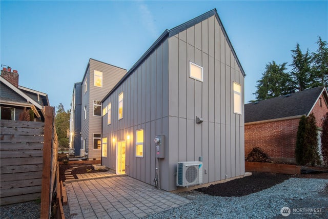 2935 39th Avenue SW, Seattle
