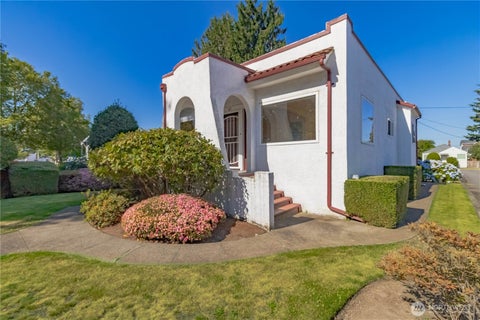 Photo of 617 Burnett Avenue S, Renton, WA 98057 (MLS # 2550345)