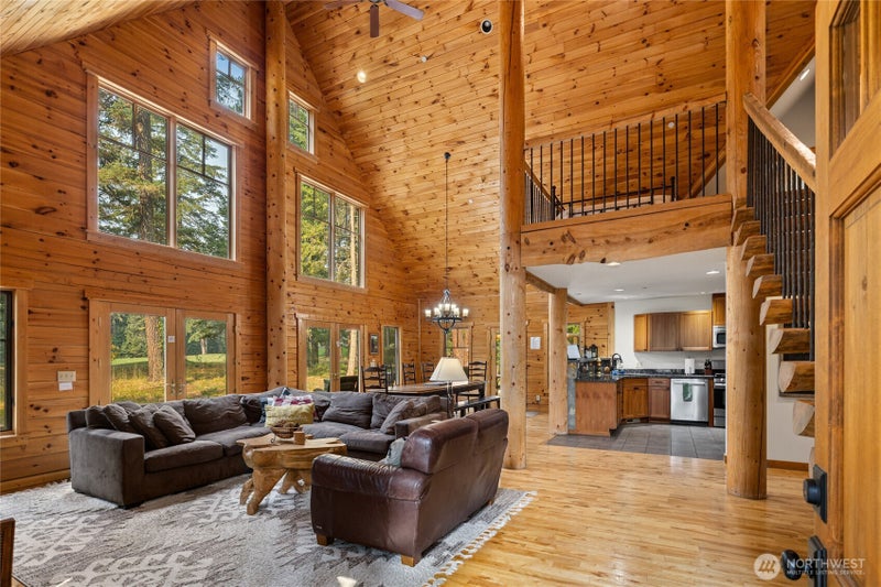 1611 Larkspur Loop