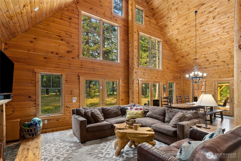 1611 Larkspur Loop