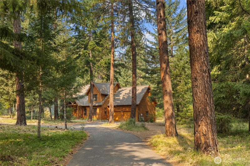 1611 Larkspur Loop