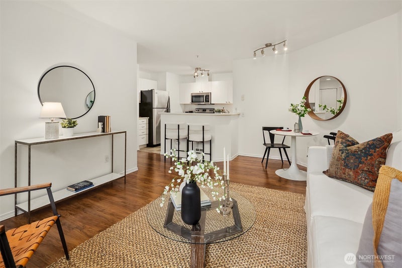 323 Queen Anne Avenue N 217