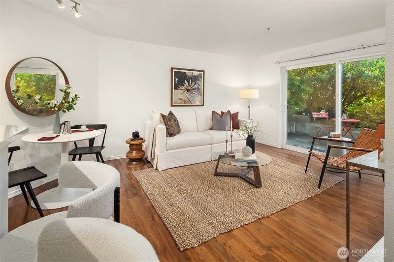 323 Queen Anne Avenue N 217