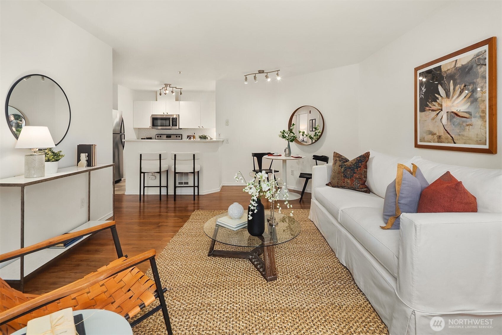 323 Queen Anne Avenue N 217