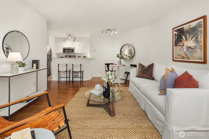 323 Queen Anne Avenue N 217