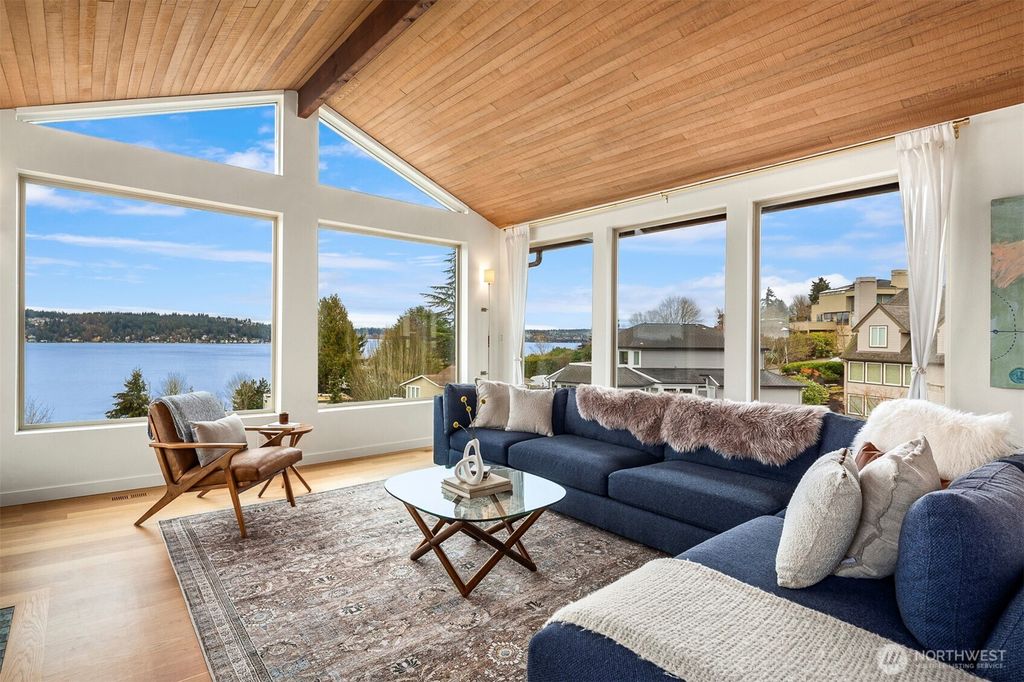 Photo of 4944 NE 87th Street, Seattle, WA 98115 (MLS # 2338361)