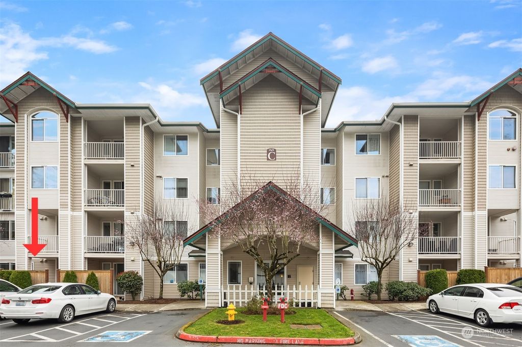 Photo of 13301 SE 79th Place #C105, Newcastle, WA 98059 (MLS # 2049696)