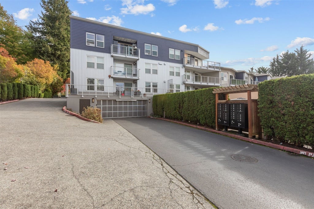 Photo of 11920 98th Avenue NE #301, Kirkland, WA 98034 (MLS # 2594979)