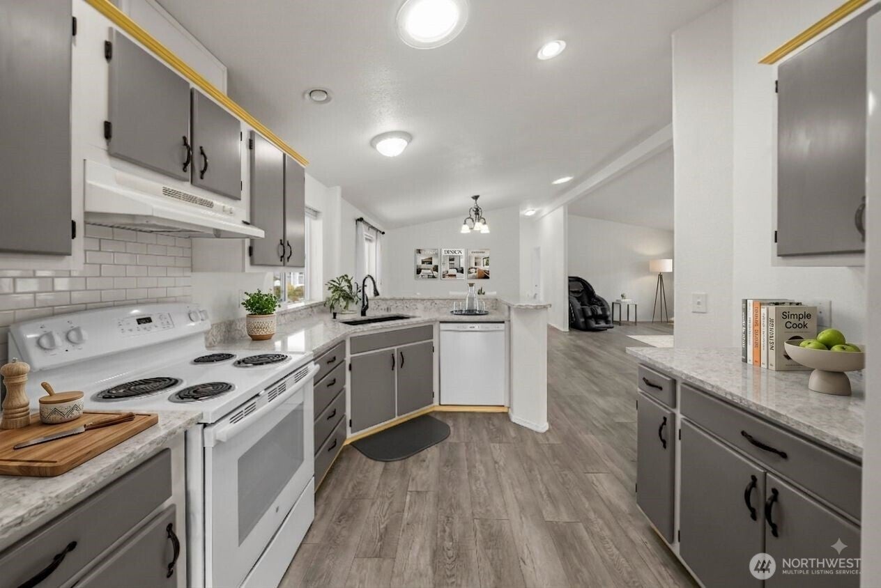14826 122nd St E 28