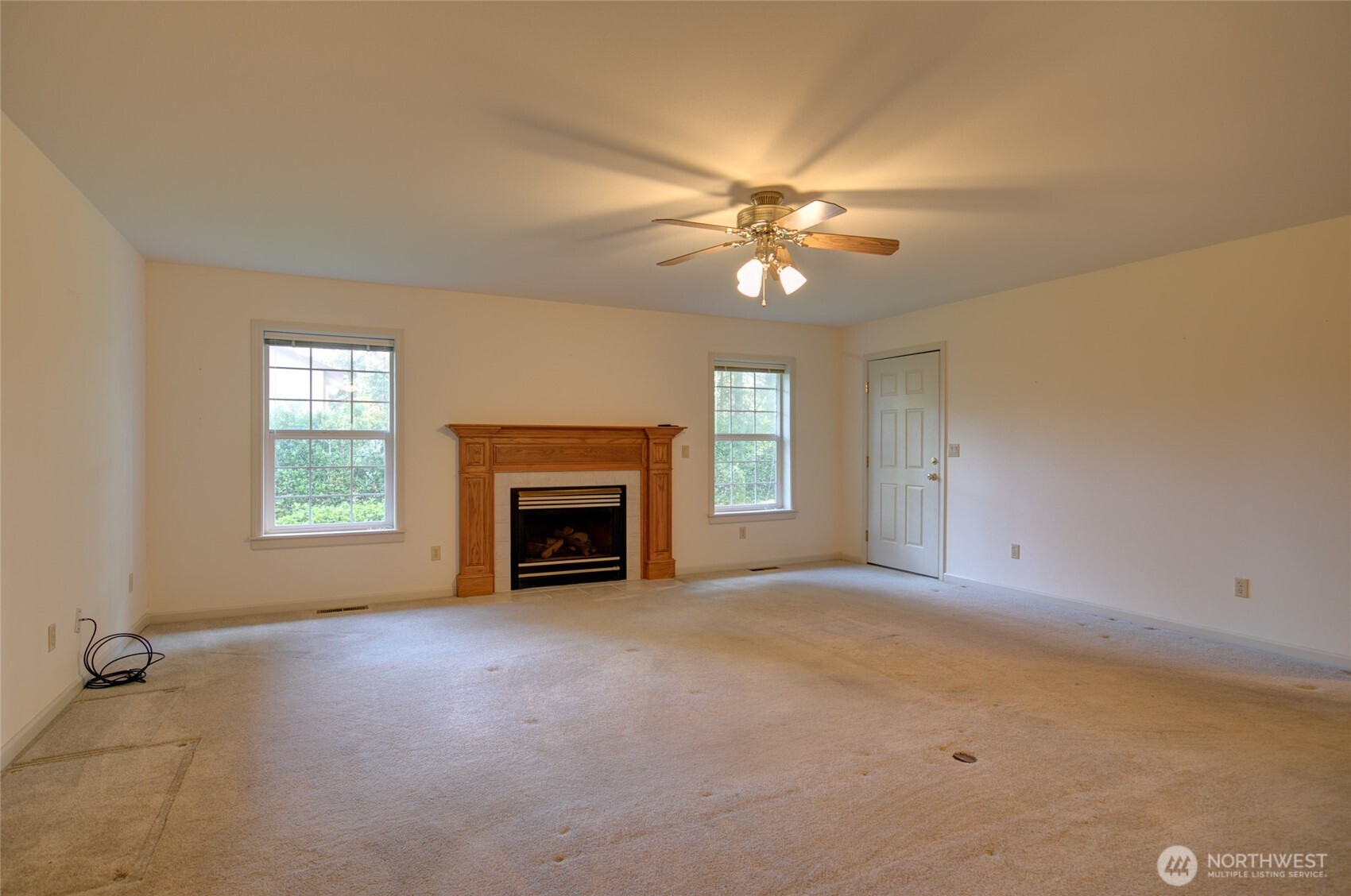 646 Woodland Loop NE