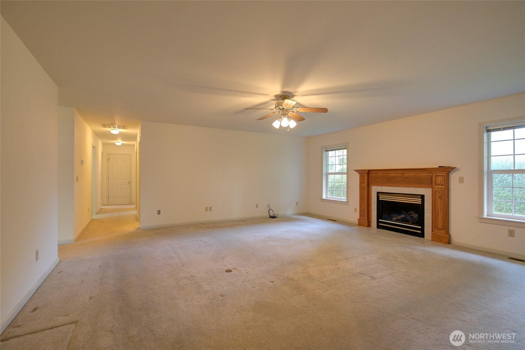 646 Woodland Loop NE