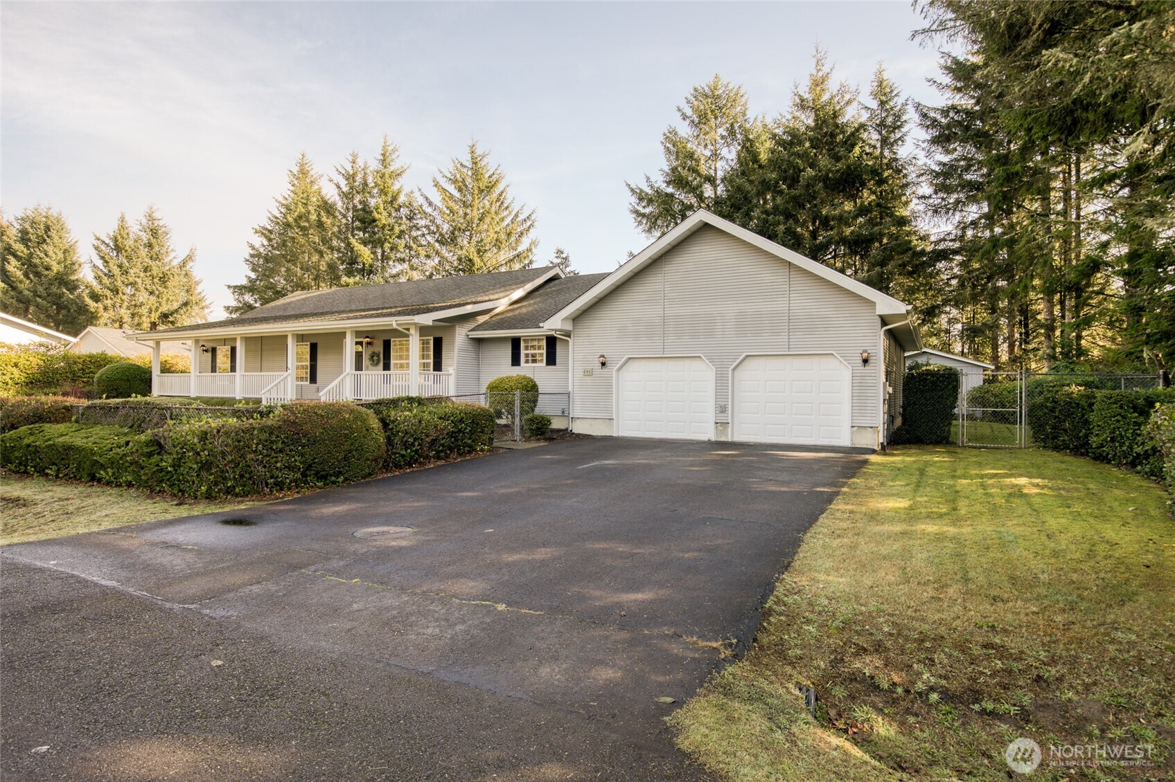 646 Woodland Loop NE