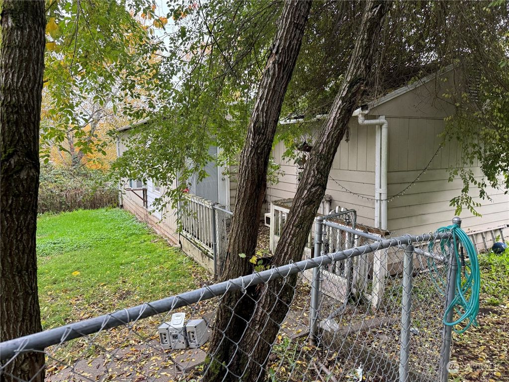 Photo of 2827 S 127th Street, Seattle, WA 98168 (MLS # 2251227)
