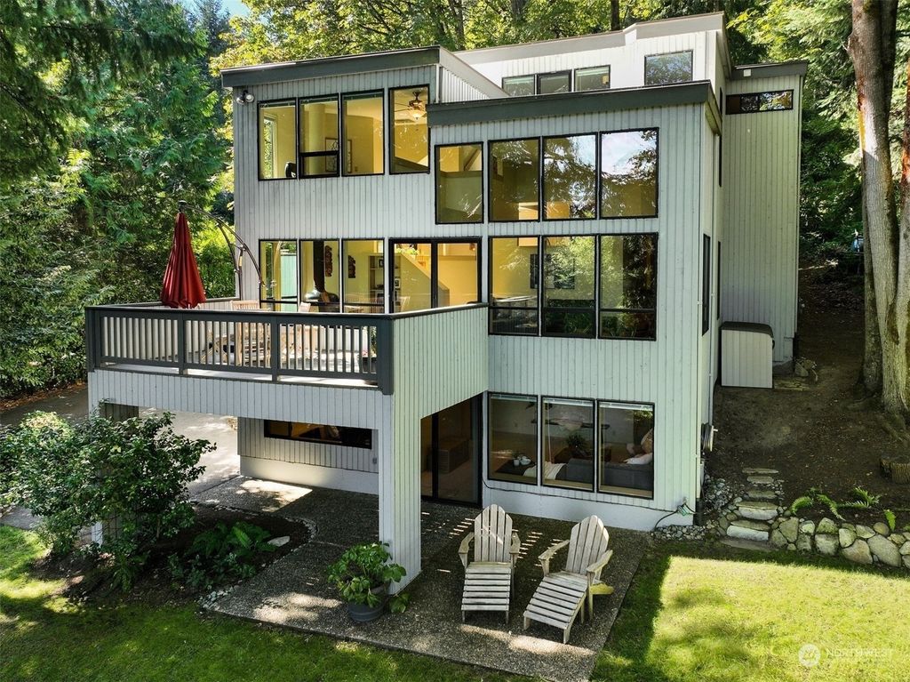 Photo of 4431 Ferncroft Road, Mercer Island, WA 98040 (MLS # 2154953)