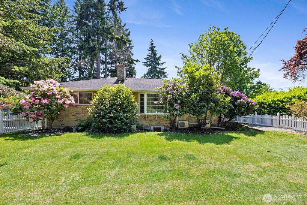 Photo of 1315 SW 310th Street, Federal Way, WA 98023 (MLS # 2386334)