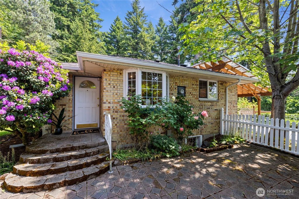Photo of 1315 SW 310th Street, Federal Way, WA 98023 (MLS # 2386334)