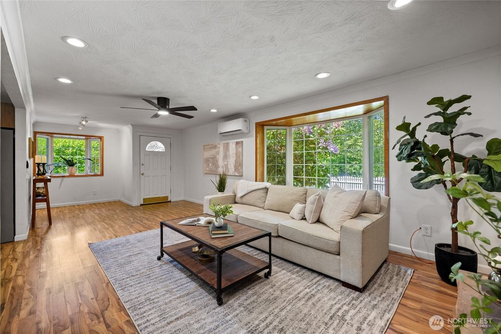Photo of 1315 SW 310th Street, Federal Way, WA 98023 (MLS # 2386334)