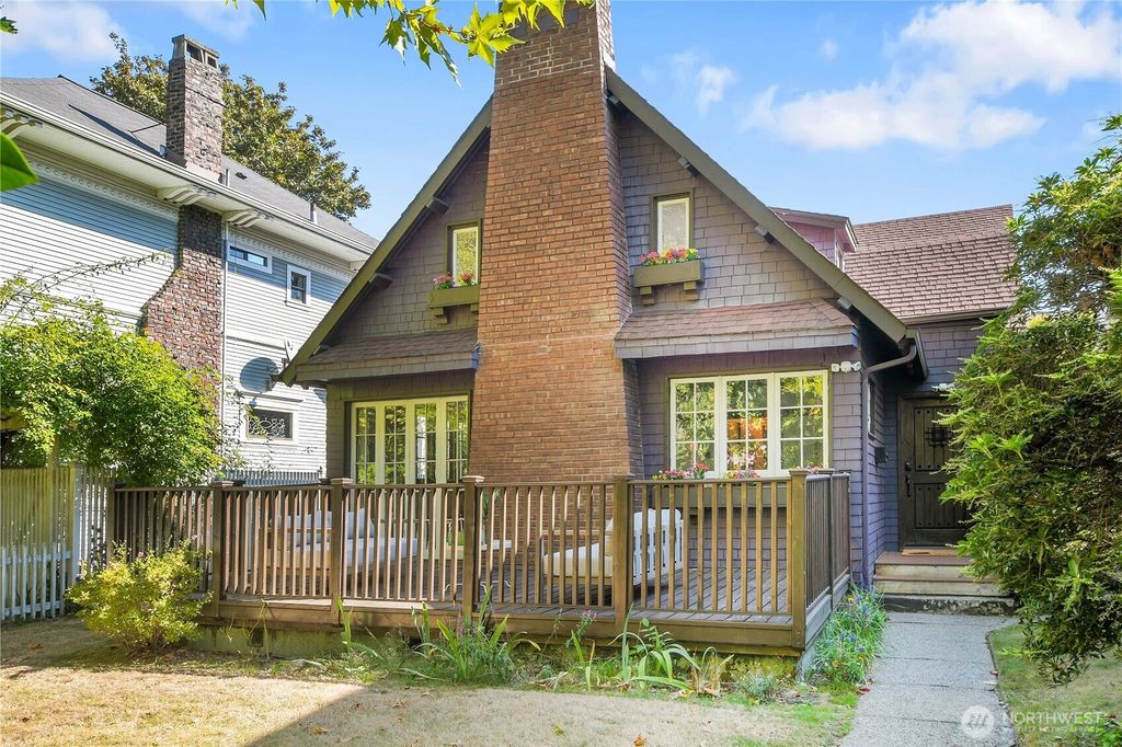 Photo of 916 20th Avenue E, Seattle, WA 98112 (MLS # 2472359)