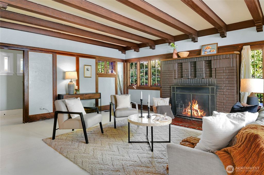 Photo of 916 20th Avenue E, Seattle, WA 98112 (MLS # 2472359)