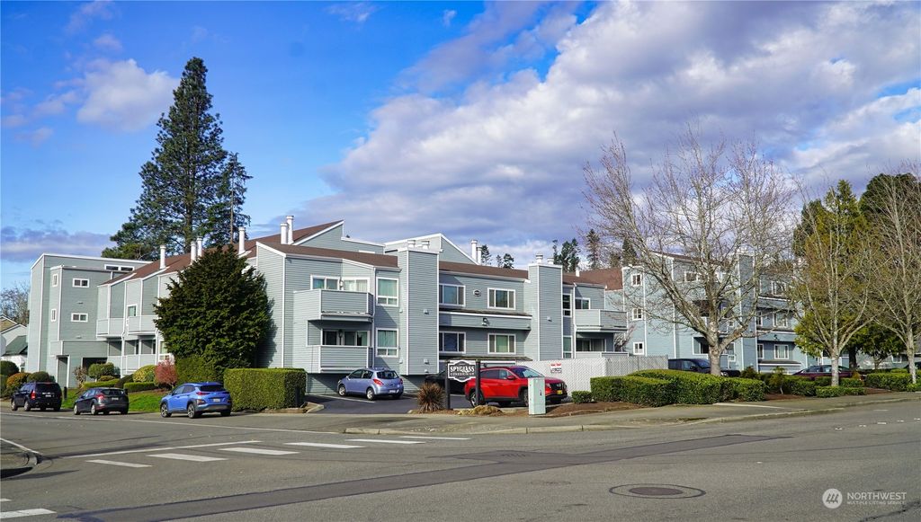 Photo of 21937 7th Avenue S #215, Des Moines, WA 98198 (MLS # 2200275)