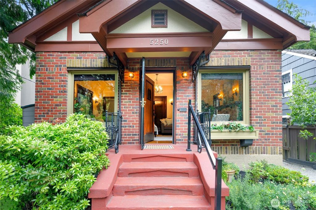 Photo of 5250 35th Avenue NE, Seattle, WA 98105 (MLS # 2397992)