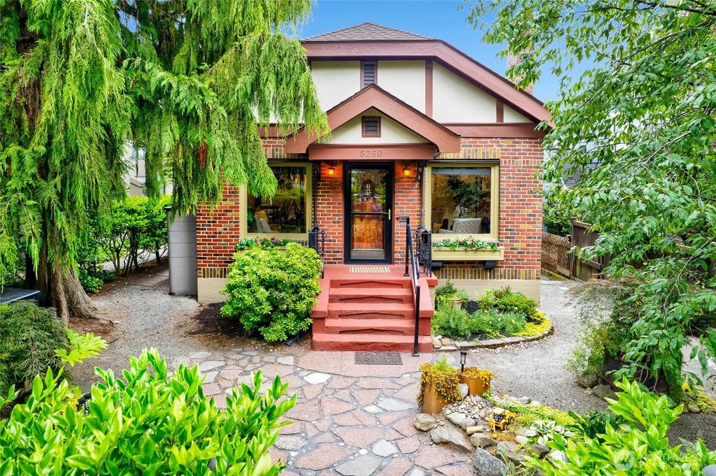 Photo of 5250 35th Avenue NE, Seattle, WA 98105 (MLS # 2397992)