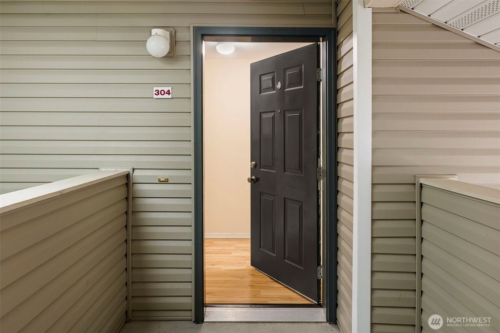 Photo of 2001 120th Place SE #4-304, Everett, WA 98208 (MLS # 2439606)