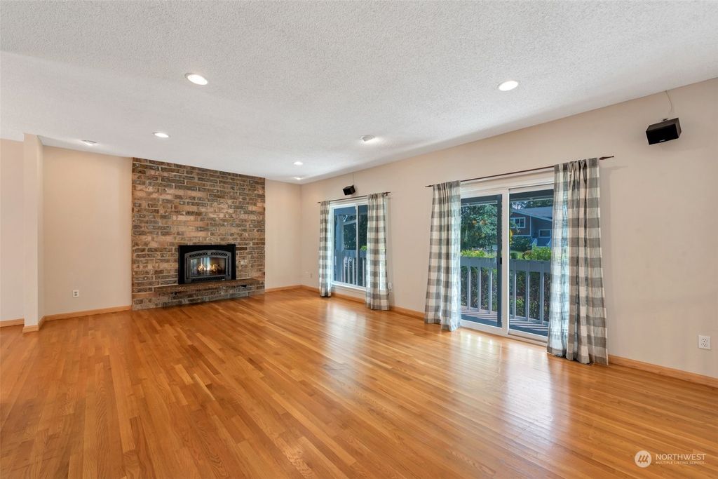 Photo of 6425 152nd Avenue NE, Redmond, WA 98052 (MLS # 2281627)